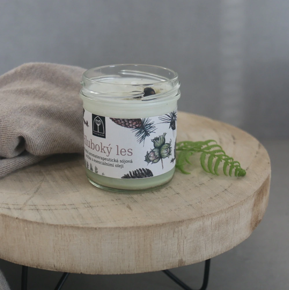 Aromaterapeutická sójová svíčka "Hluboký les" 120 g