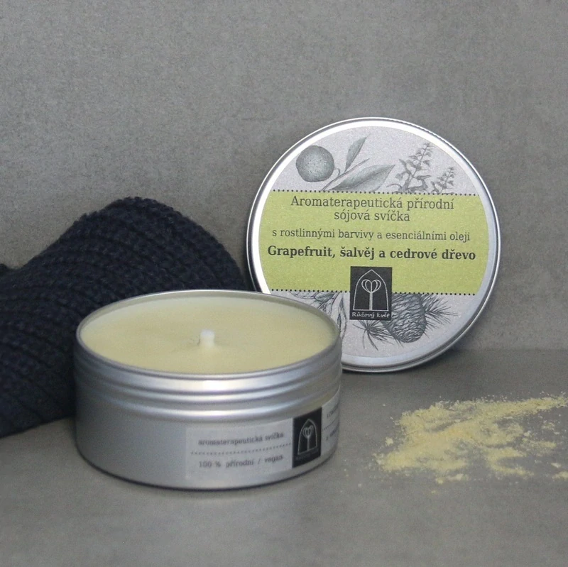 Aromaterapeutická sójová svíčka Grapefruit, šalvěj a cedrové dřevo 145 g