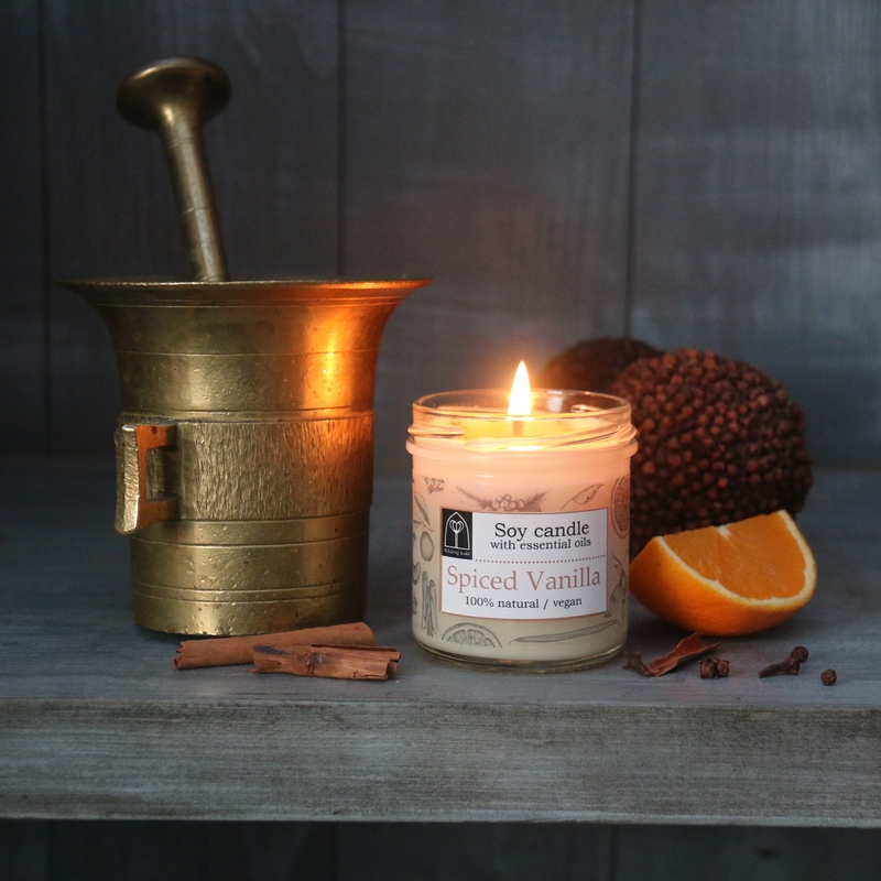 Aromaterapeutická sójová svíčka "Vanilková s kořením / Spiced Vanilla" 120 g