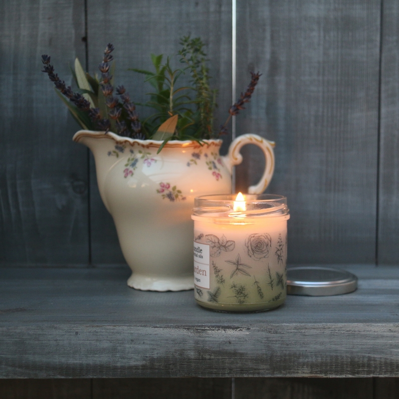 Aromaterapeutická sójová svíčka "Bylinková zahrada / Herb Garden" 120 g