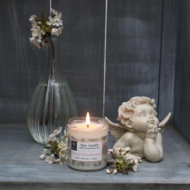 Aromaterapeutická sójová svíčka "Květinová / Floral Freshness" 120 g