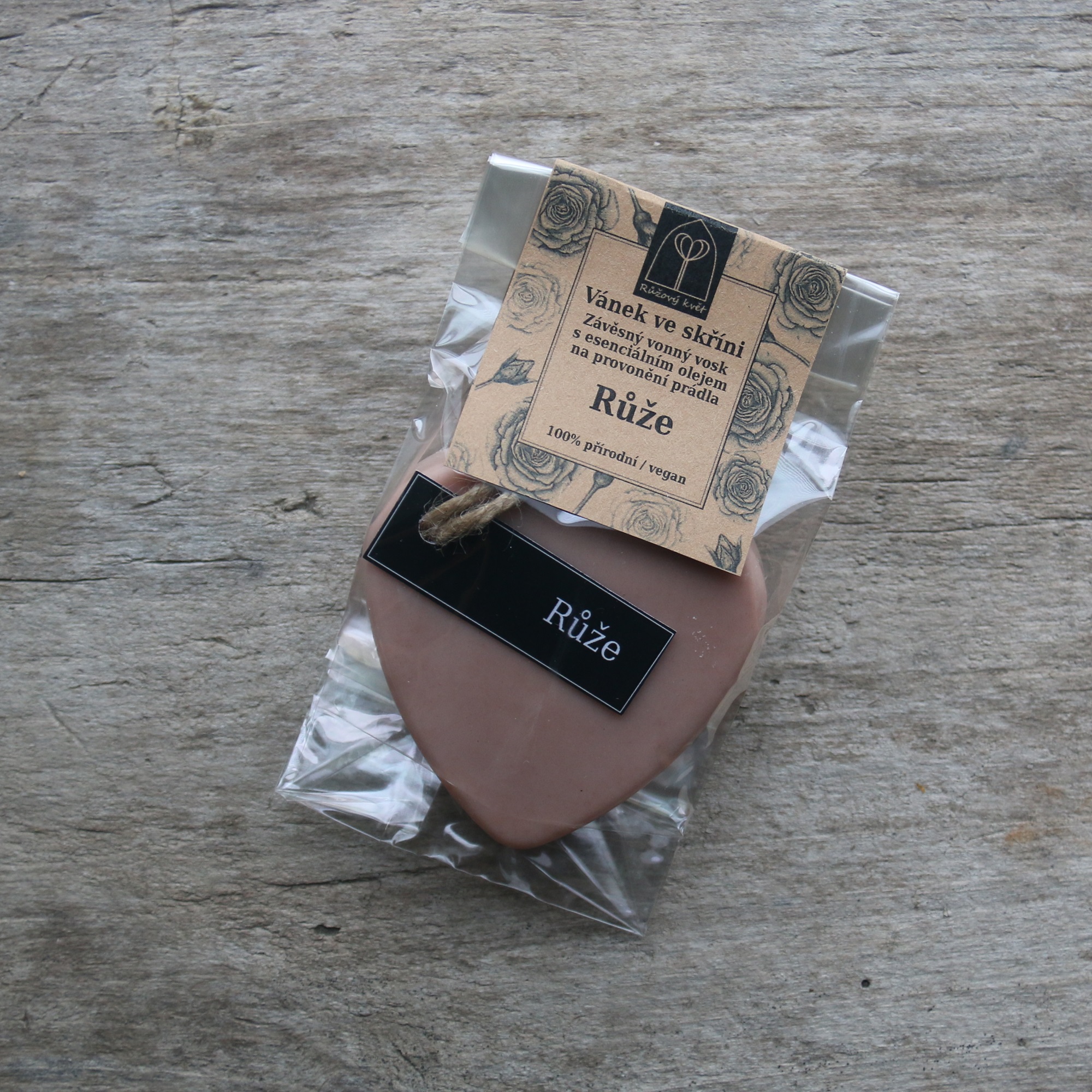 Vánek ve skříni / závěsné voskové srdce Růže 40 g