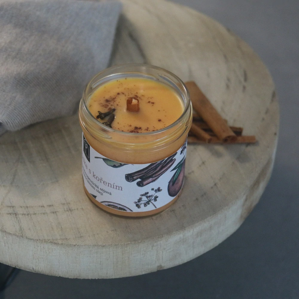 Aromaterapeutická sójová svíčka "Mandarinka s kořením" 120 g