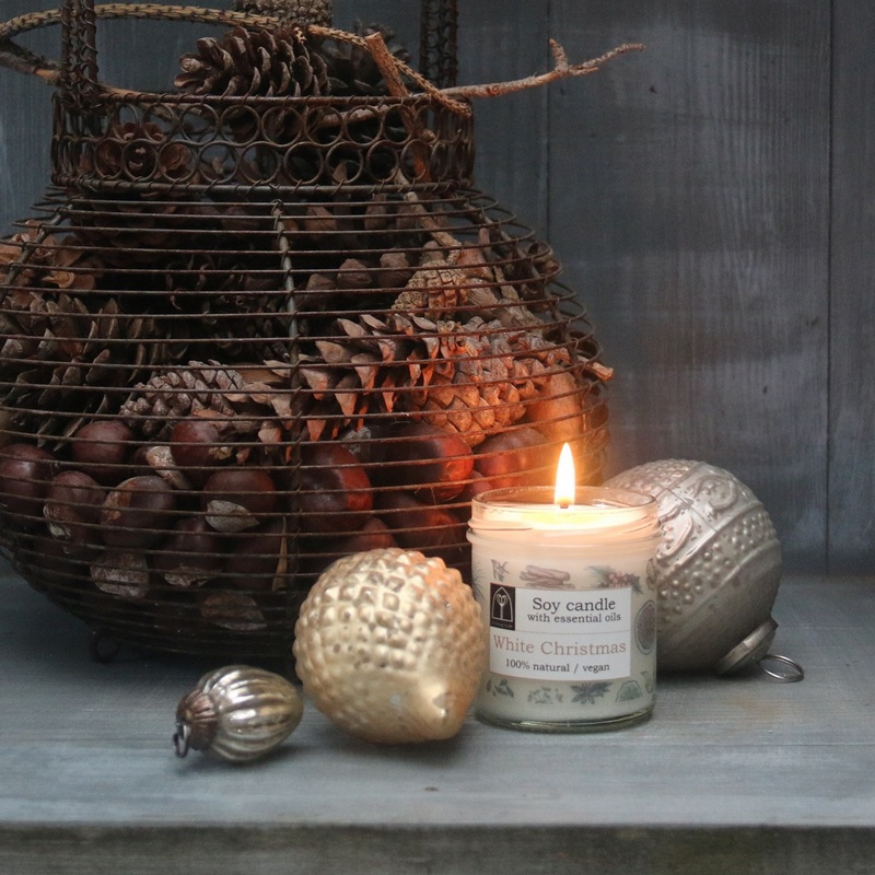 Aromaterapeutická sójová svíčka "Bílé Vánoce / White Christmas" 120 g
