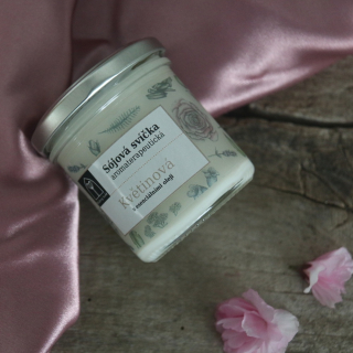 Aromaterapeutická sójová svíčka "Květinová" 120 g